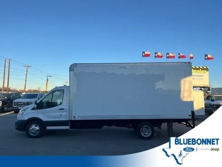 2023 Ford Transit Cutaway photo 1