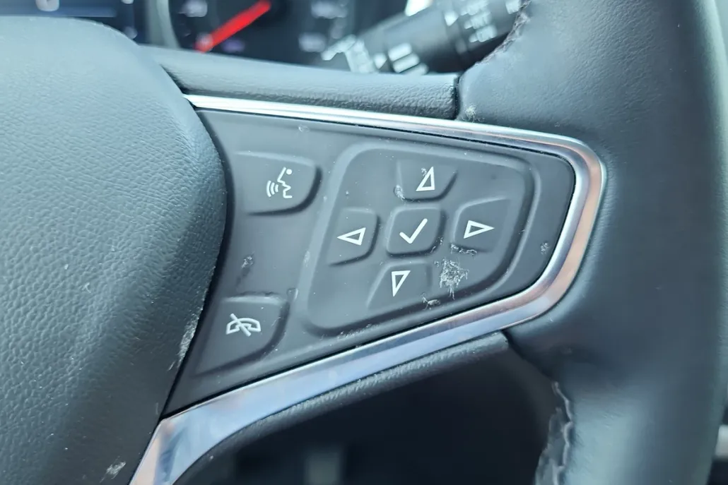 2023 Chevrolet Equinox LT photo 1