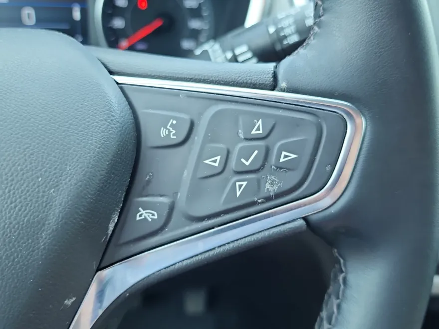 2023 Chevrolet Equinox LT photo 1