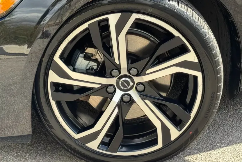 2024 Volvo S60 B5 Plus photo 1