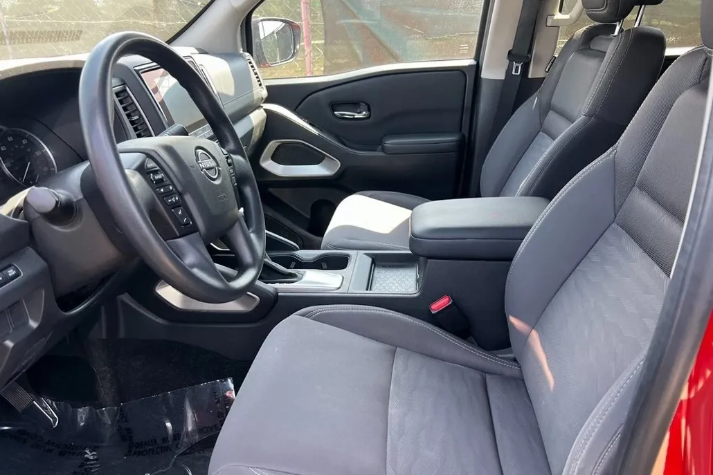 2023 Nissan Frontier SV photo 1