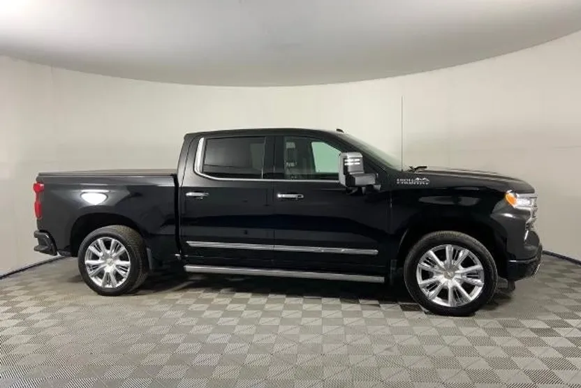 2025 Chevrolet Silverado 1500 High Country photo 1