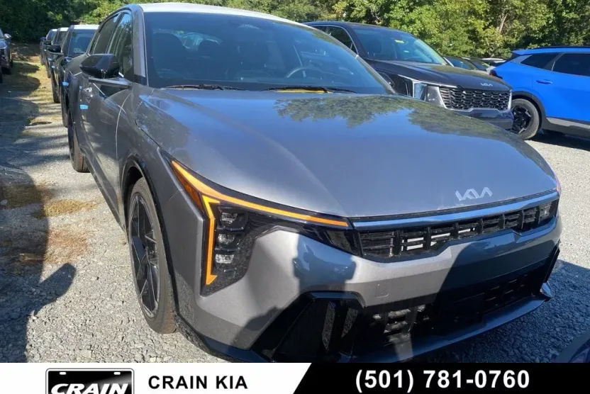 2025 Kia K4 GT-Line photo 1