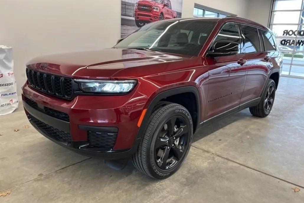 2023 Jeep Grand Cherokee Altitude photo 1