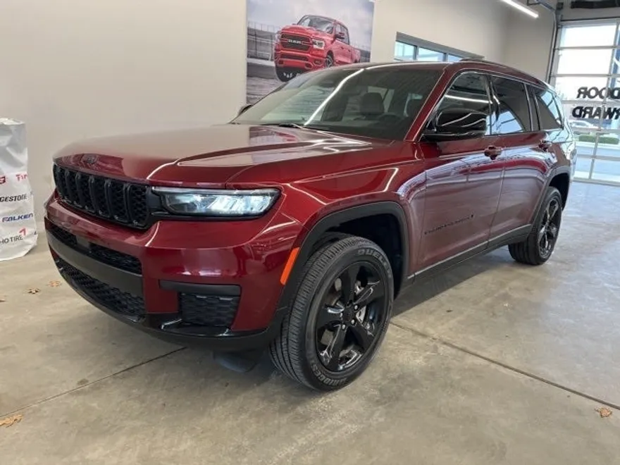 2023 Jeep Grand Cherokee Altitude photo 1