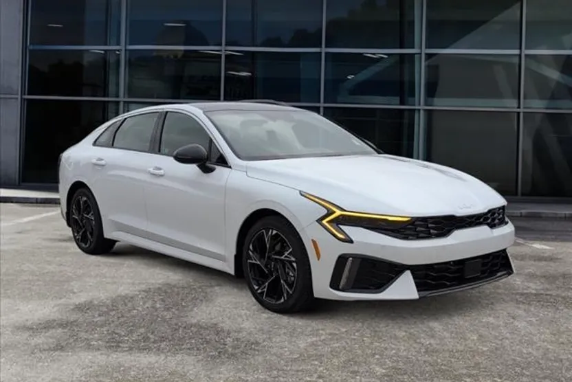 2025 Kia K5 GT-Line photo 1