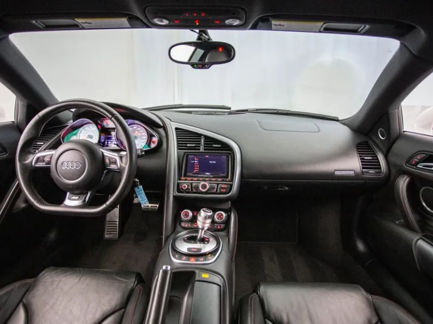 2011 Audi R8 5.2 photo 13
