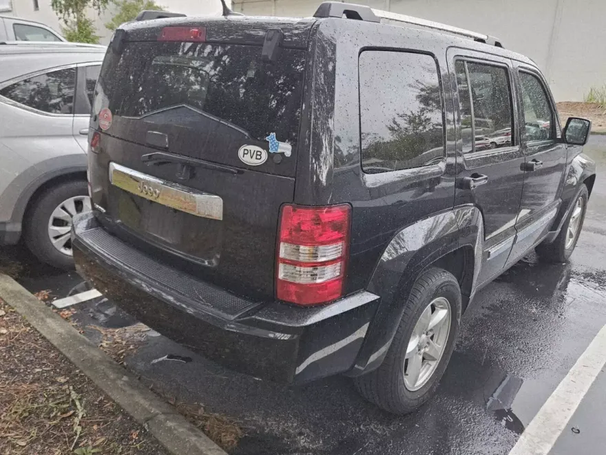 2011 Jeep Liberty Limited photo 1