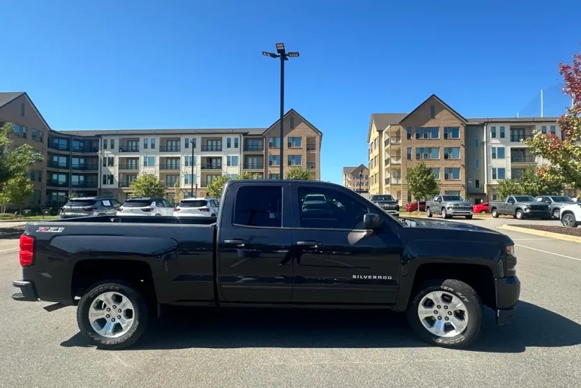 2016 Chevrolet Silverado 1500 LT photo 1