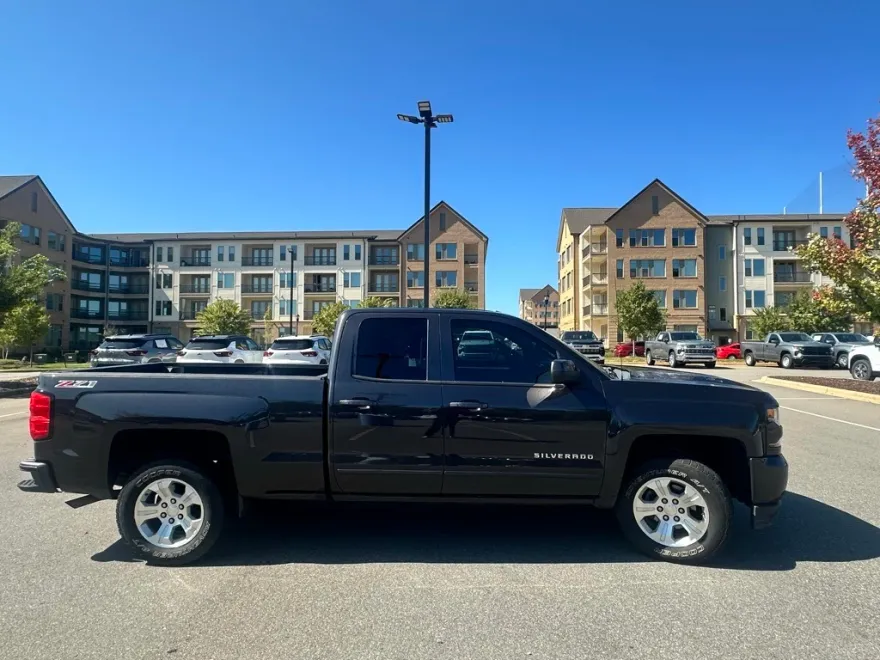 2016 Chevrolet Silverado 1500 LT photo 1