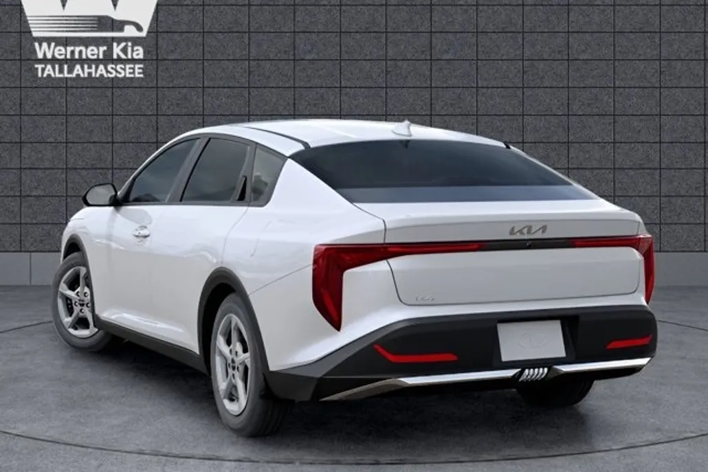 2025 Kia K4 LXS photo 1