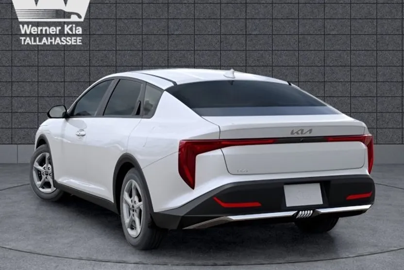 2025 Kia K4 LXS photo 1