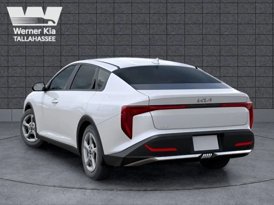2025 Kia K4 LXS photo 1