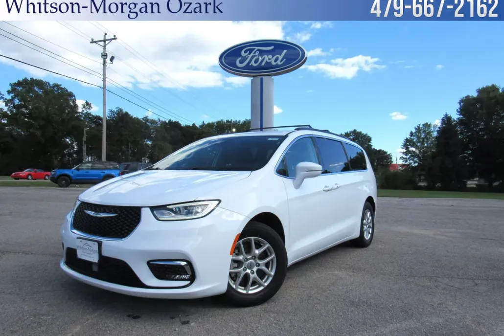 2022 Chrysler Pacifica Touring L photo 1