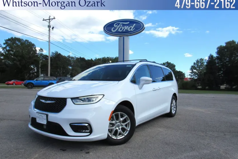 2022 Chrysler Pacifica Touring L photo 1