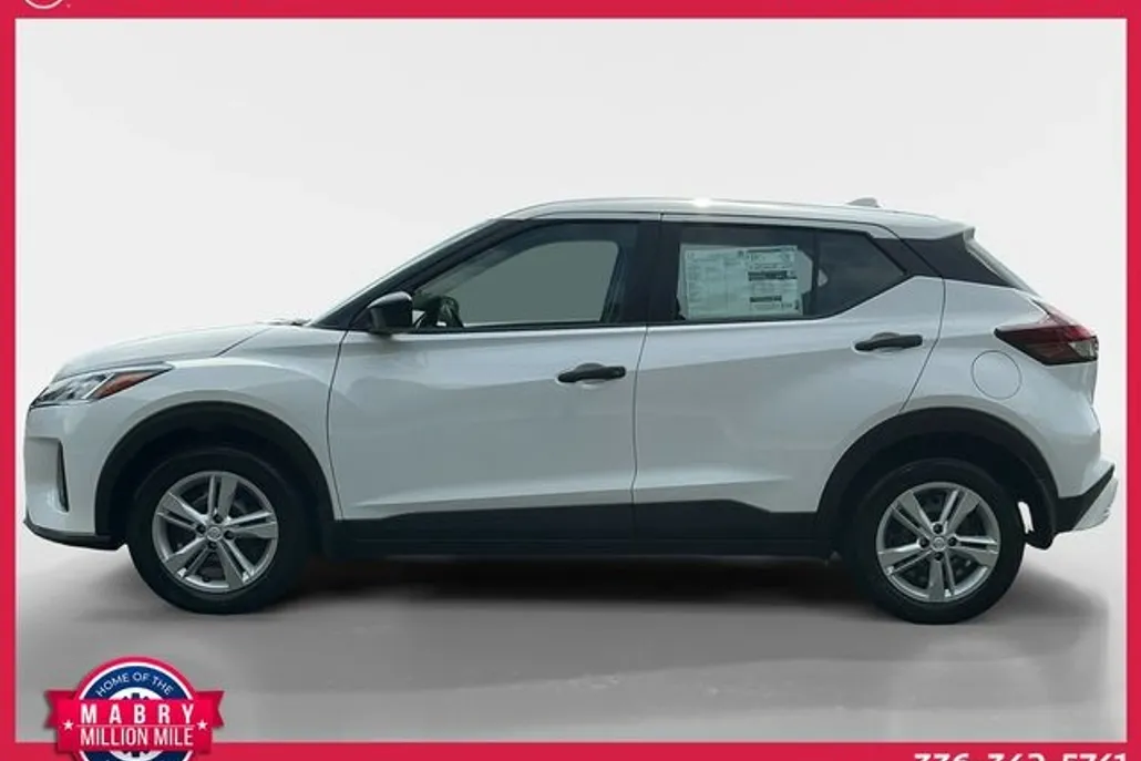 2025 Nissan Kicks Play S photo 1