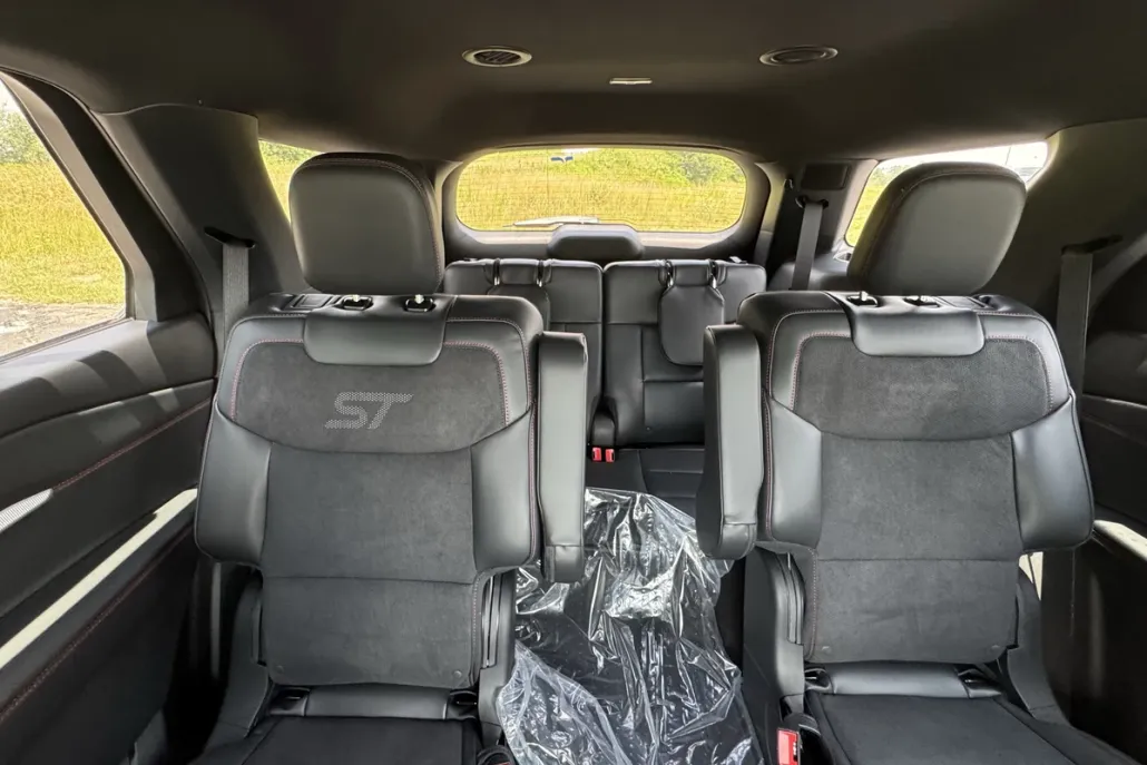 2025 Ford Explorer ST photo 1