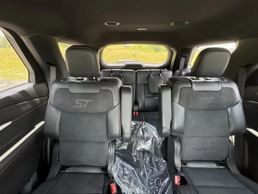 2025 Ford Explorer ST photo 1