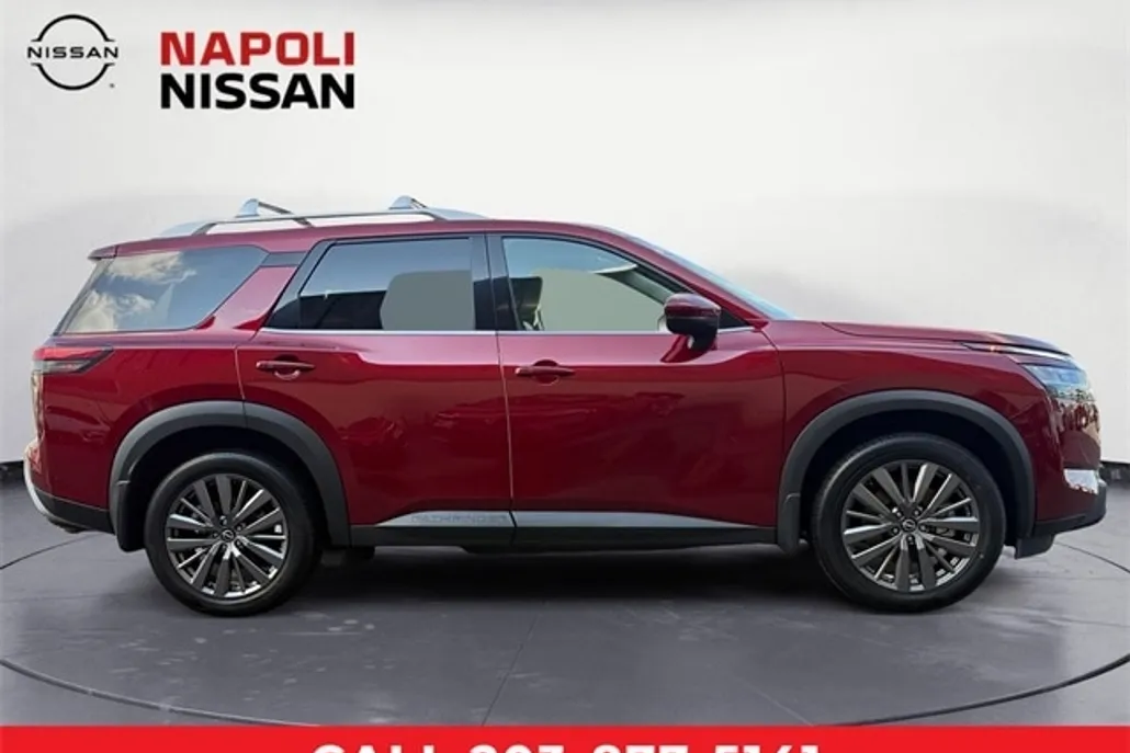 2023 Nissan Pathfinder SL photo 1