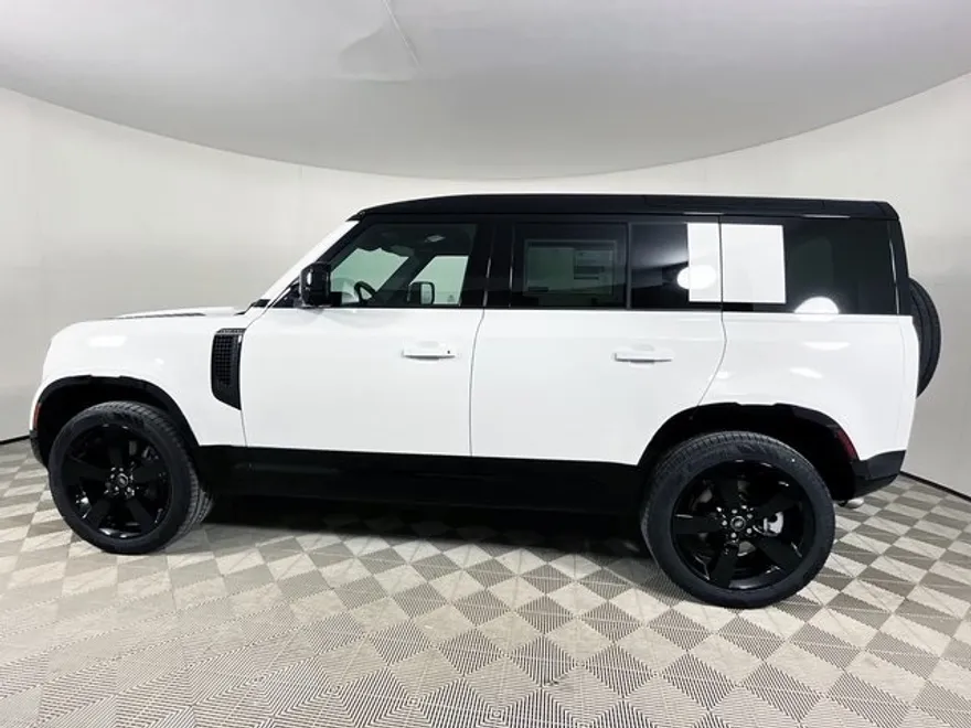 2025 Land Rover Defender 110 X-Dynamic SE photo 1