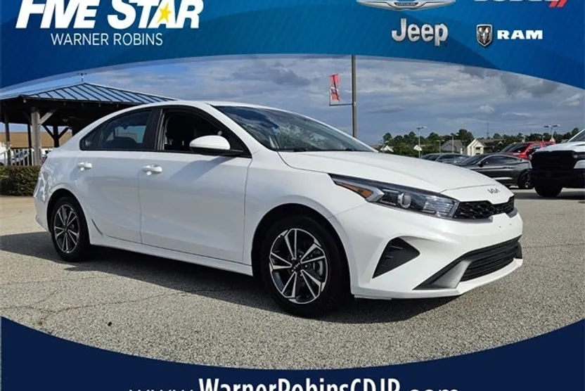 2023 Kia Forte LXS photo 1