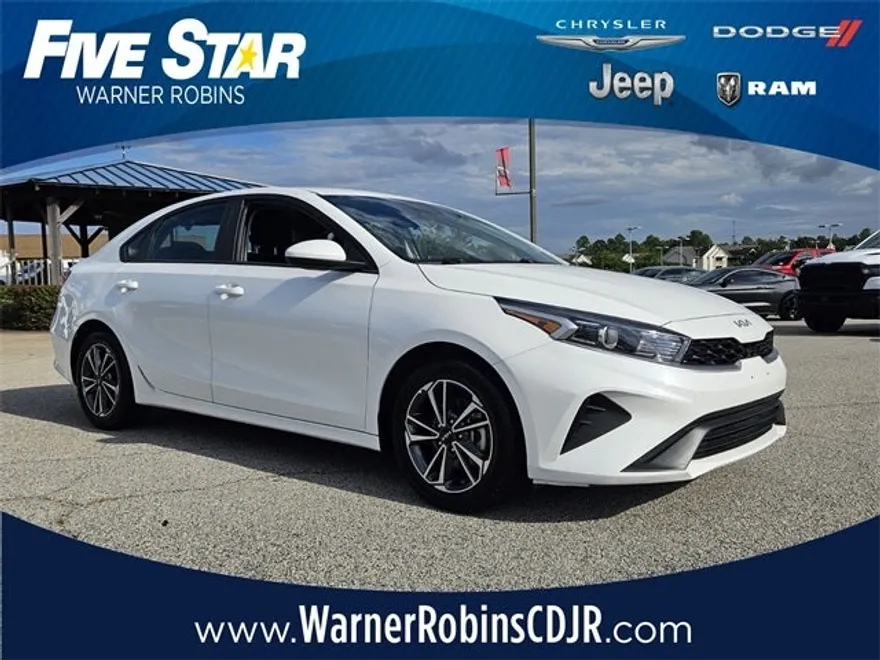 2023 Kia Forte LXS photo 1