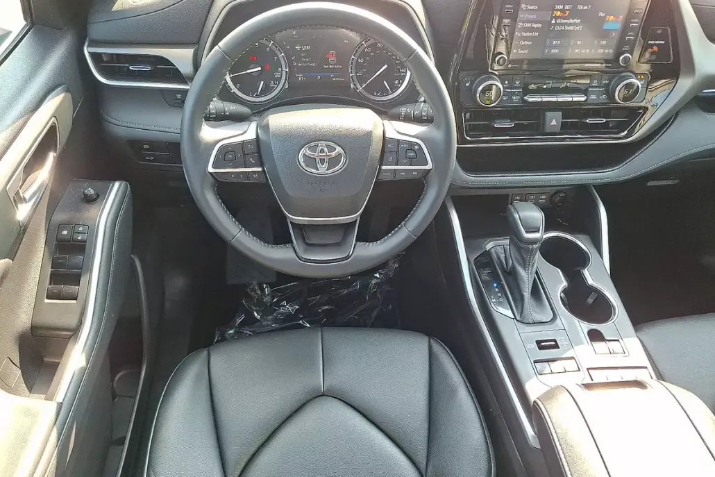 2022 Toyota Highlander XLE photo 1