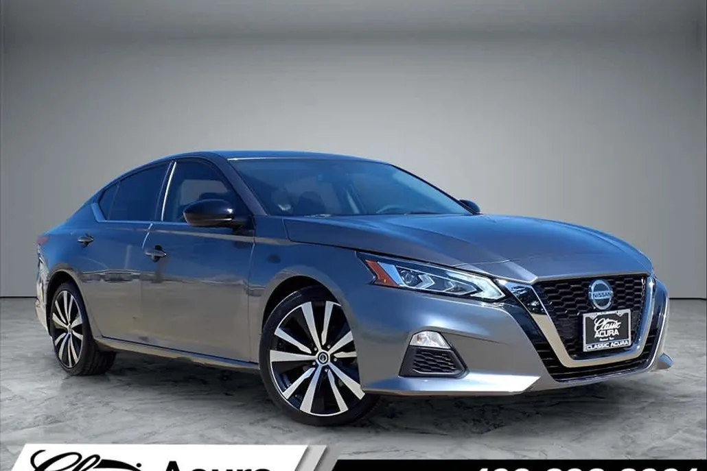 2022 Nissan Altima 2.5 SR photo 1