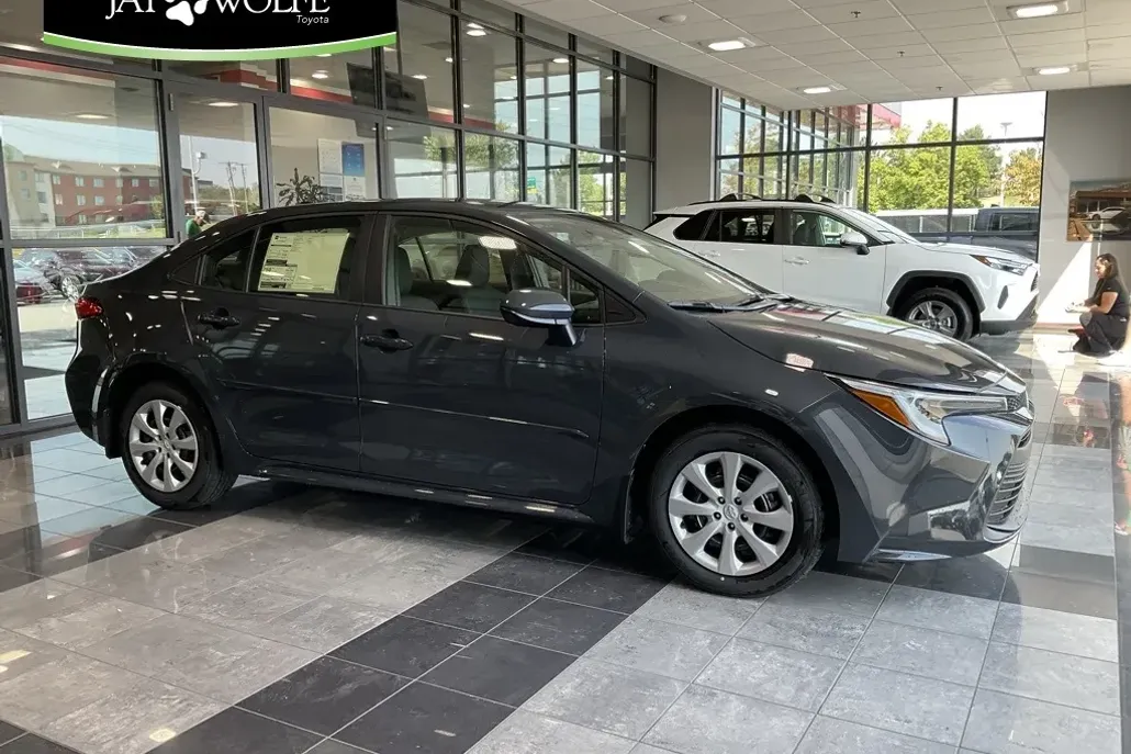 2025 Toyota Corolla Hybrid LE photo 1