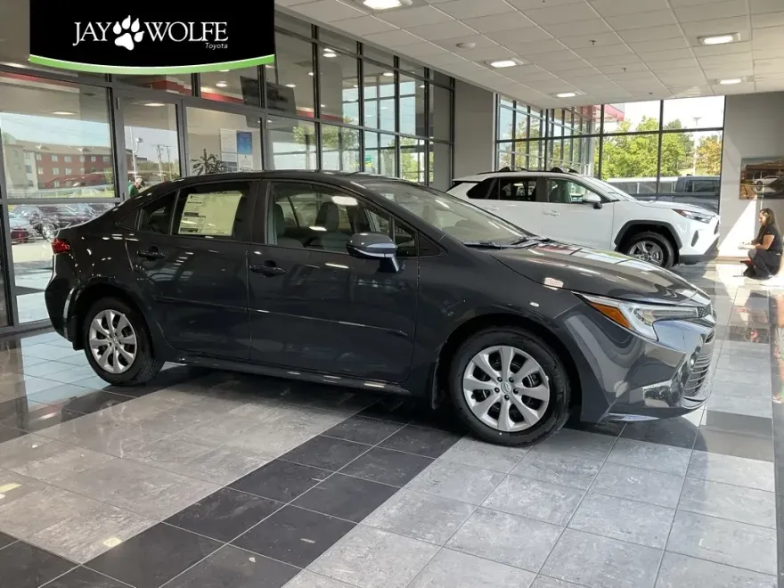 2025 Toyota Corolla Hybrid LE photo 1