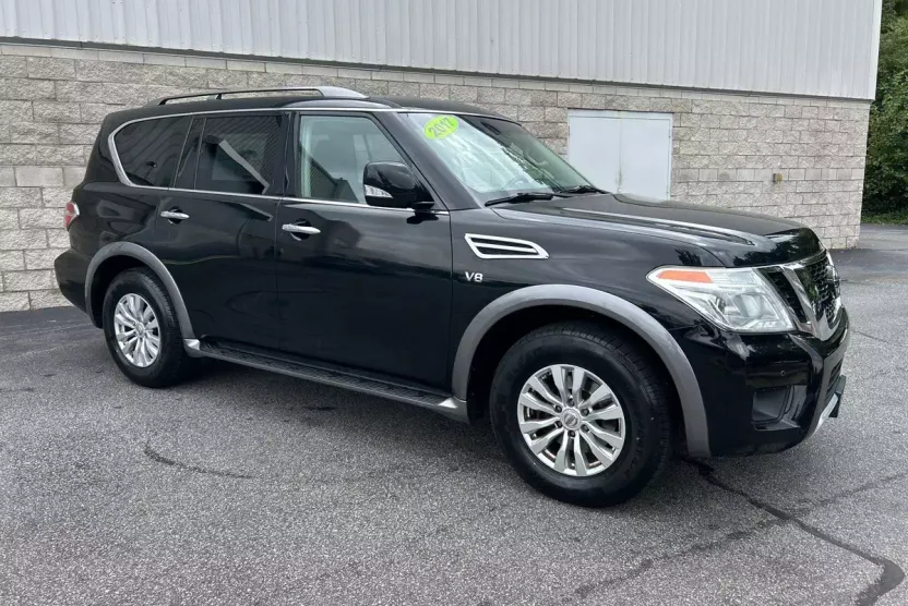 2017 Nissan Armada SV photo 1