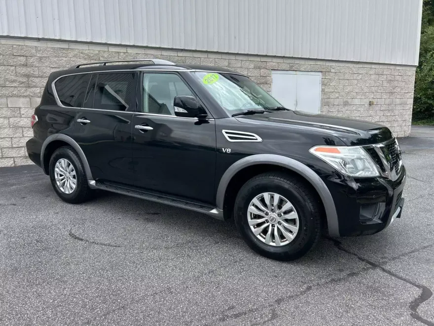 2017 Nissan Armada SV photo 1