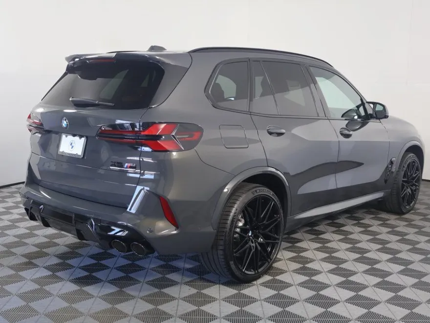 2025 Bmw X5 M photo 1