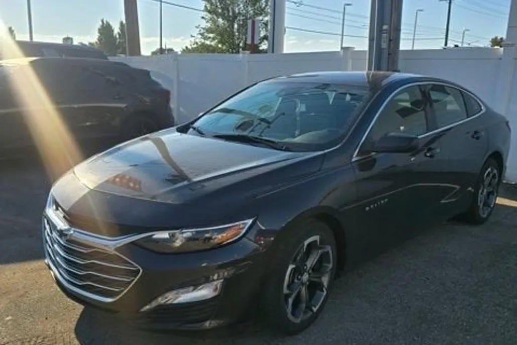 2022 Chevrolet Malibu 1LT photo 1