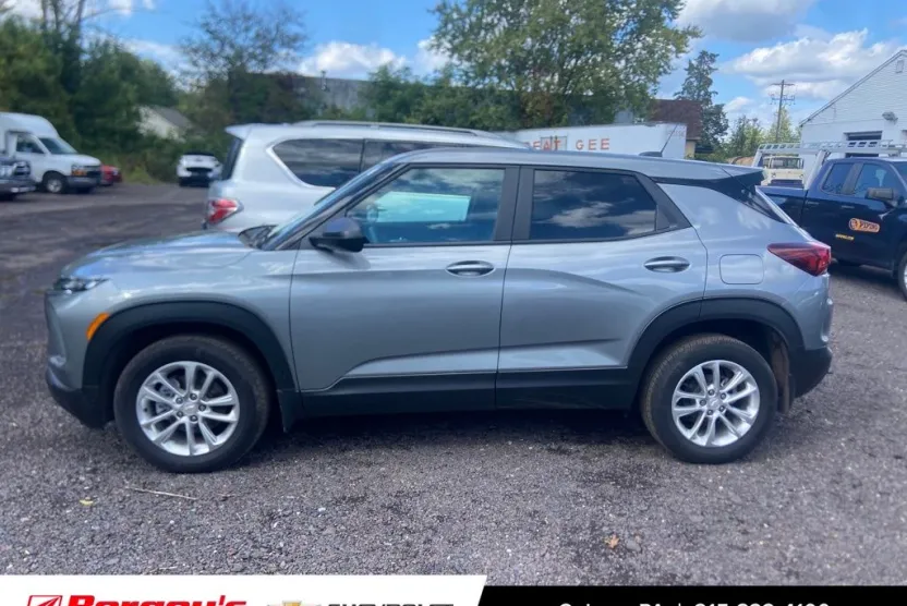 2025 Chevrolet Trailblazer LS photo 1