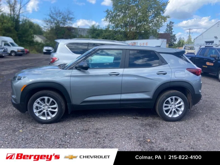 2025 Chevrolet Trailblazer LS photo 1