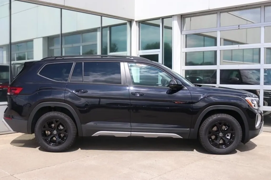 2025 Volkswagen Atlas Peak Edition SE photo 1