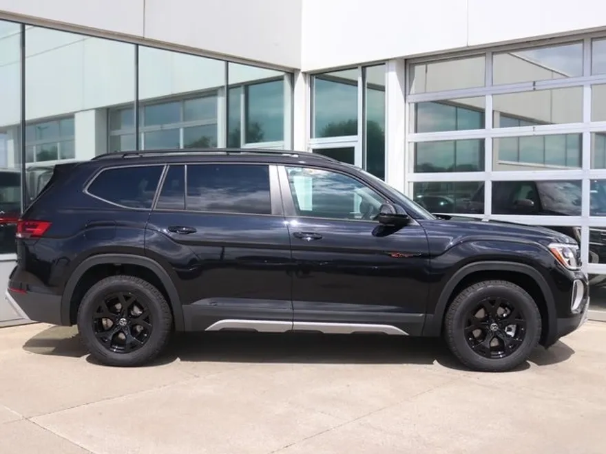 2025 Volkswagen Atlas Peak Edition SE photo 1