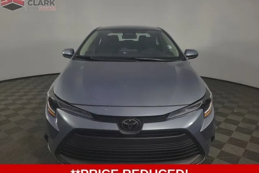 2024 Toyota Corolla LE photo 1