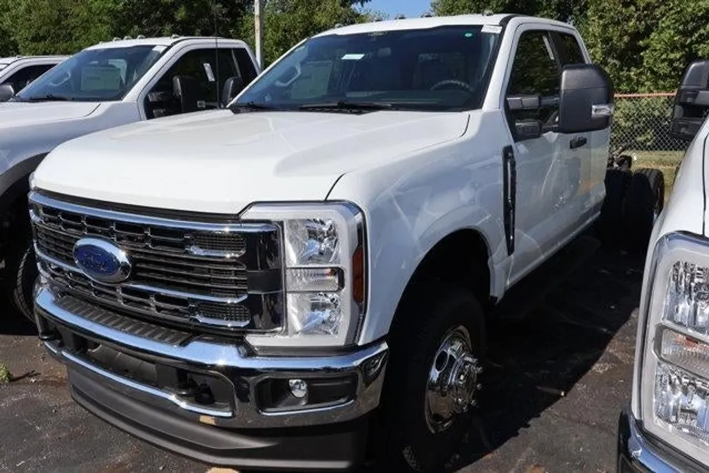 2025 Ford F-350 XL photo 1