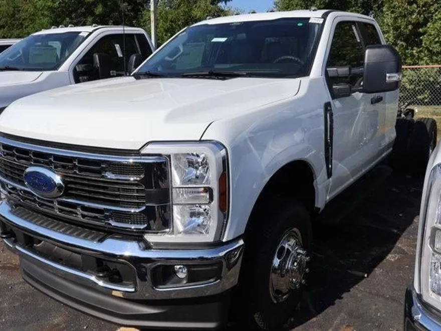 2025 Ford F-350 XL photo 1