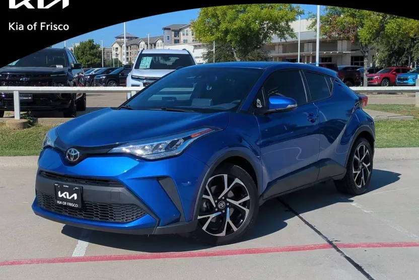 2020 Toyota C-HR XLE photo 1