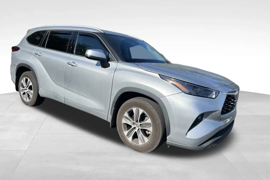2022 Toyota Highlander XLE photo 1