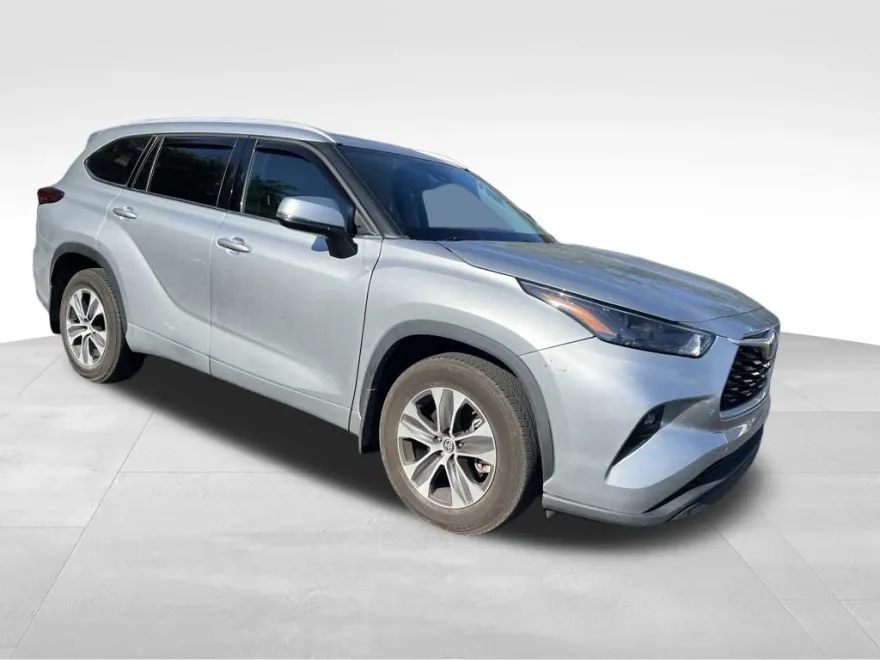 2022 Toyota Highlander XLE photo 1