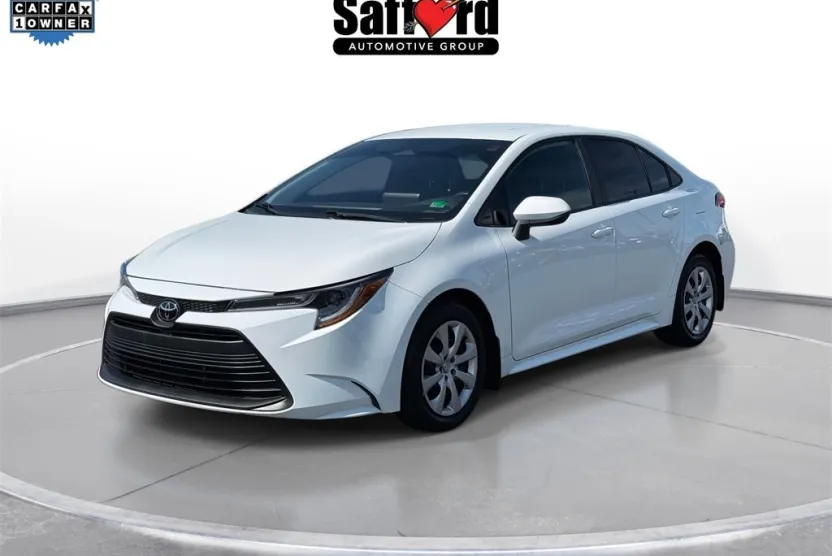 2025 Toyota Corolla LE photo 1