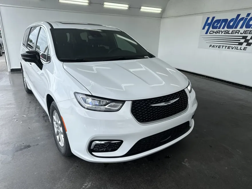 2025 Chrysler Pacifica photo 1