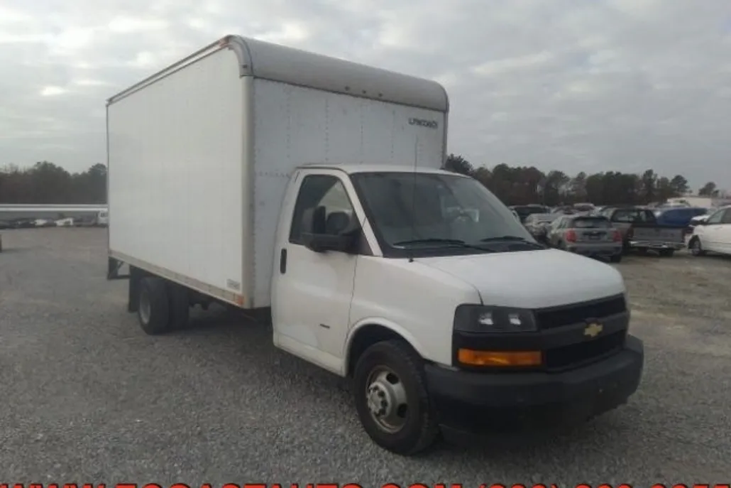 2019 Chevrolet Express Cutaway photo 1