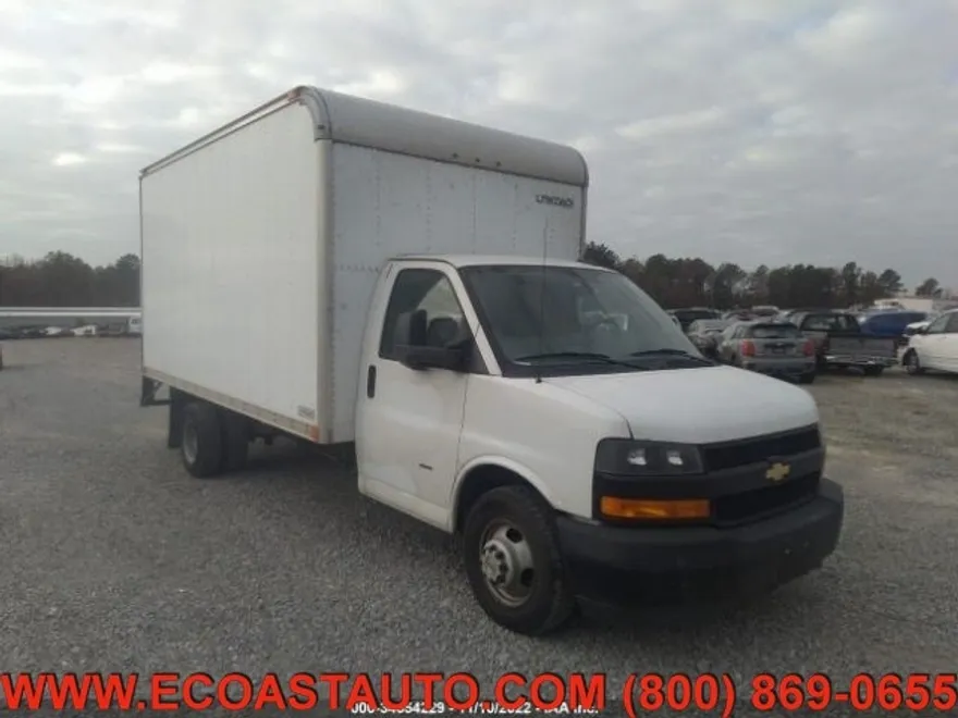 2019 Chevrolet Express Cutaway photo 1