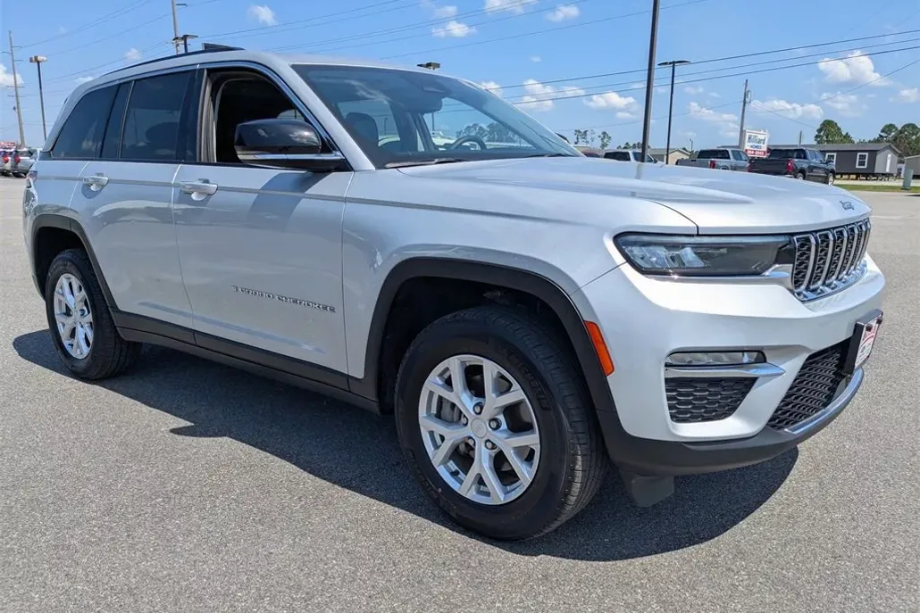 2023 Jeep Grand Cherokee Limited photo 1