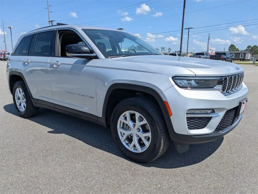 2023 Jeep Grand Cherokee Limited photo 1